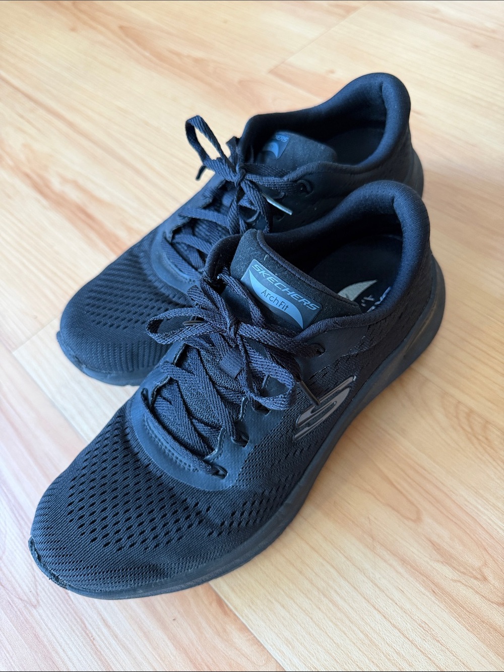 ✨B2G2✨ Skechers Black ArchFit Air Cooled Women's Mesh Lace-Up Athletic Sneakers